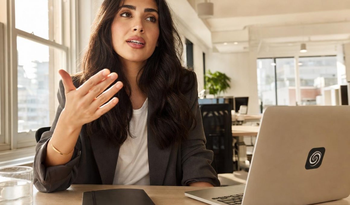 Femme en réunion au bureau avec ordinateur portable